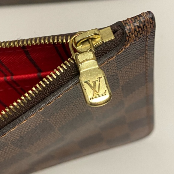 Louis Vuitton Damier pouch - Picture 10 of 16